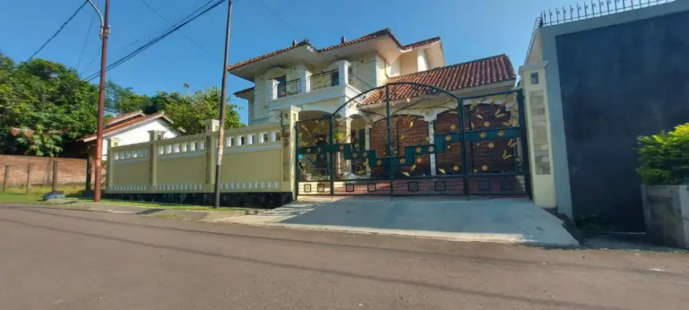 Dijual rumah mewah 2 lantai jalan sangat lebar ungaran barat