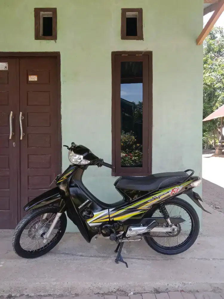 Dijual santai supra fit lama 2004 ori super barang