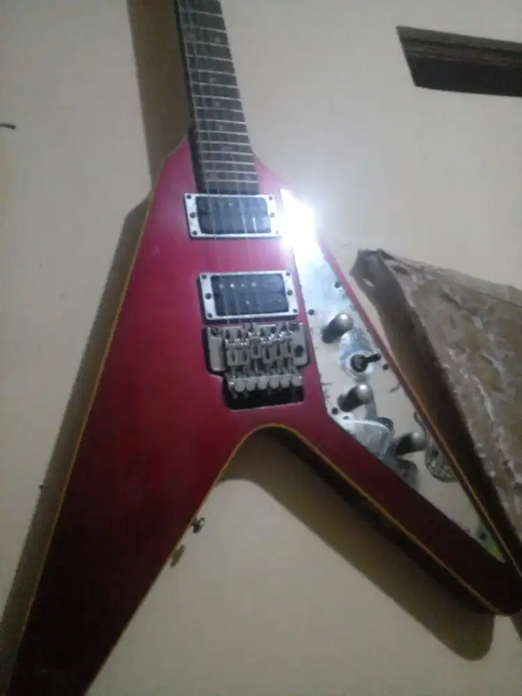 Gitar Flying V ibanez gagah sound nya baguss