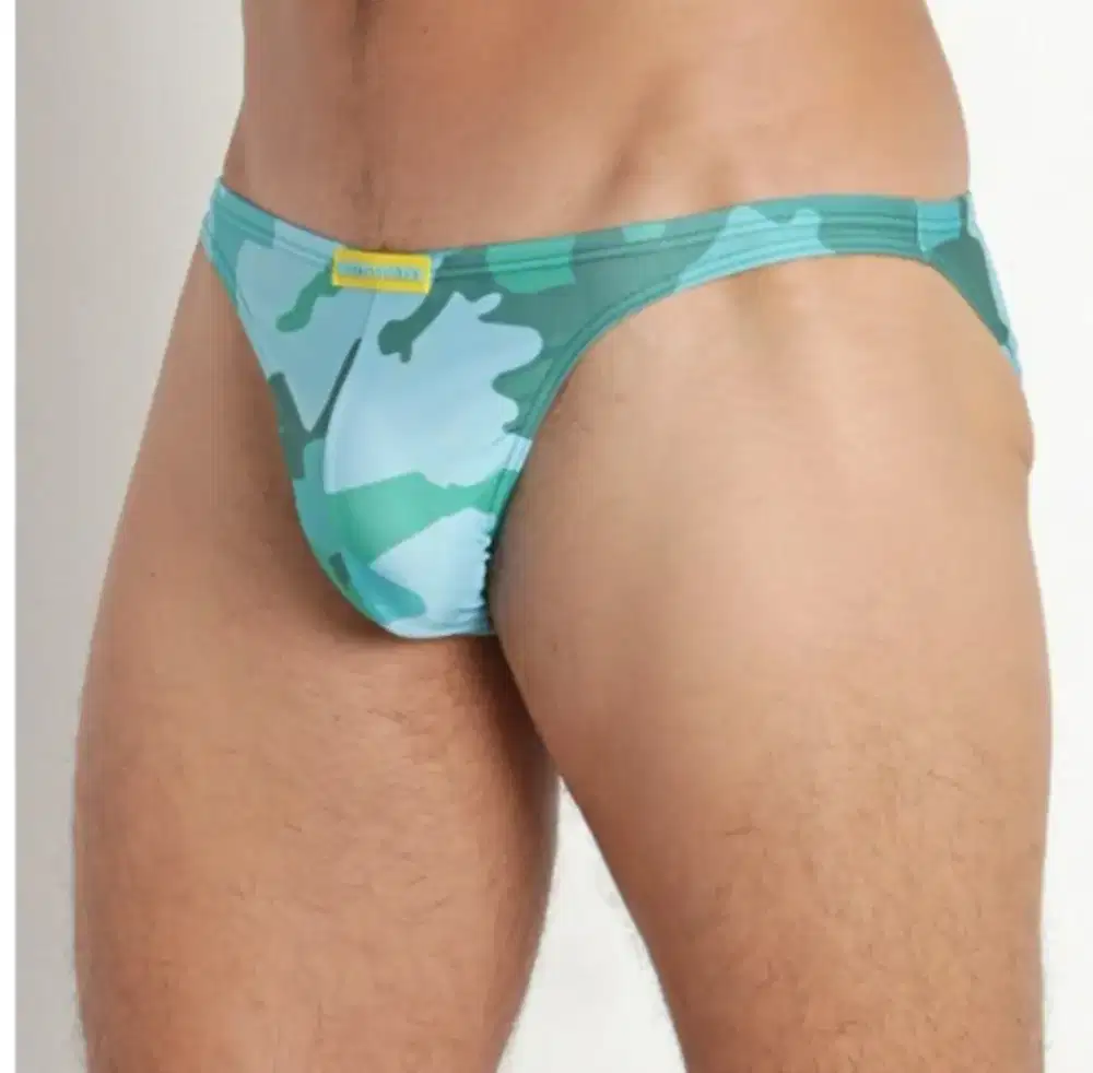 Celana renang pria Modus Vivendi Recycled camo lowcut swim brief Green