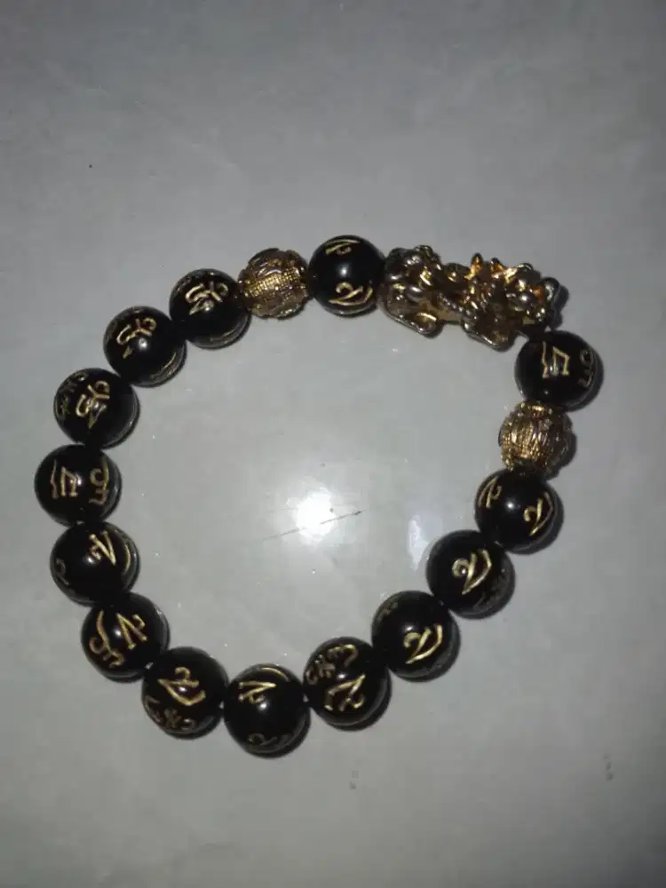 Gelang pixiu batu lava obsidian asli, kondisi ok pernah dipakai, nego