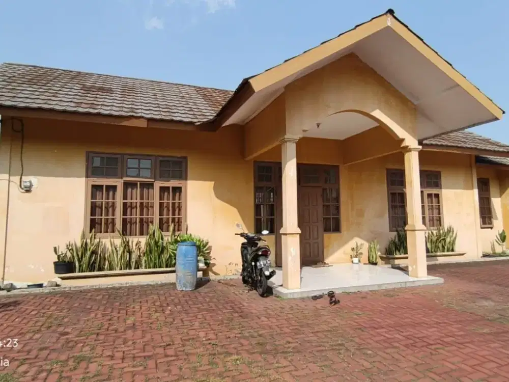 Rumah Halaman Luas Dekat Borma Cijerah Melong Asih