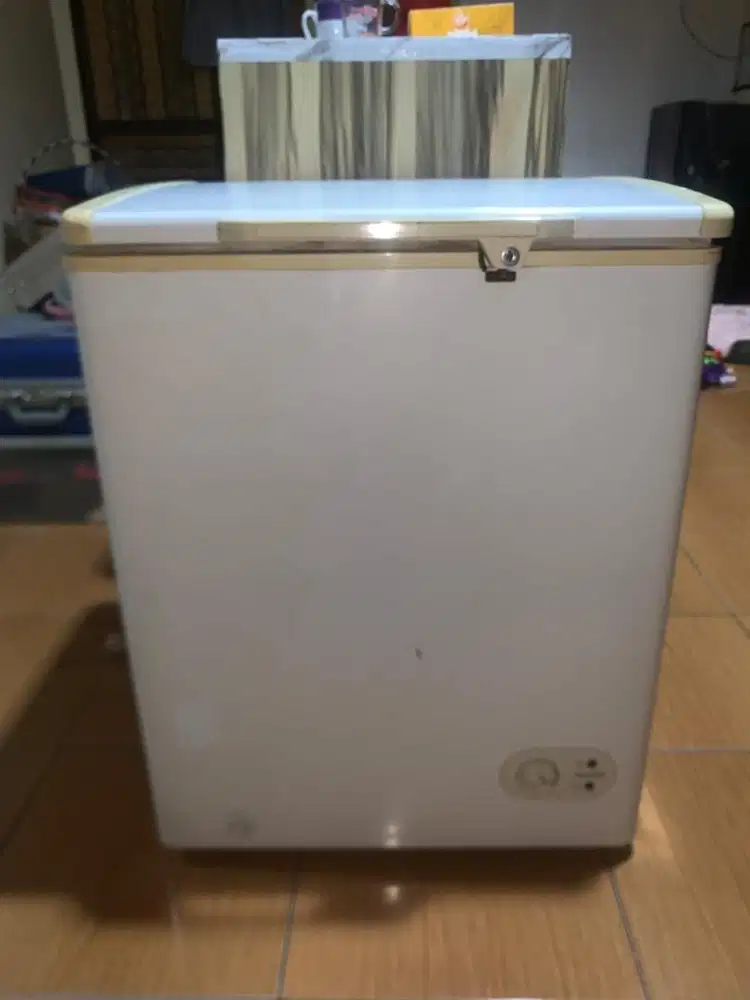 Polytron chest freezer 100 liter