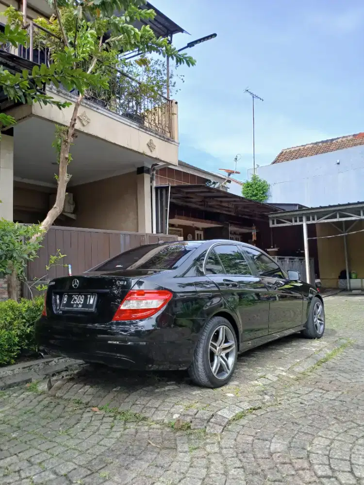 Dijual Mercedes benz C200 CGI 2010