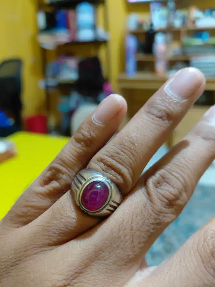 Cincin perak batu ruby