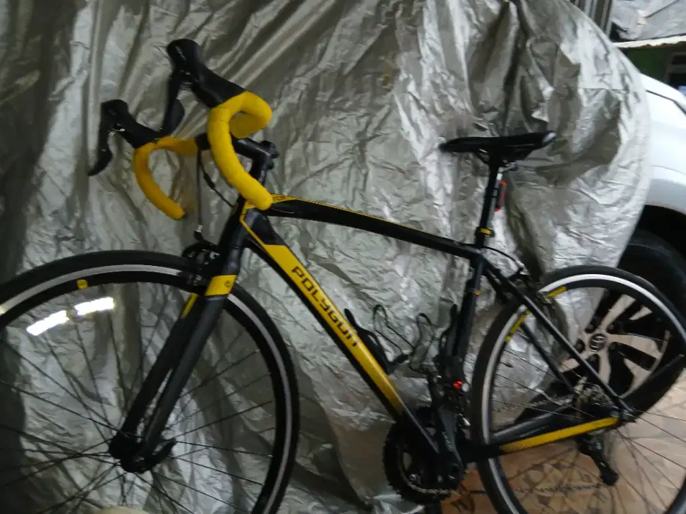 Polygon Strattos 3 size 50 warna kuning