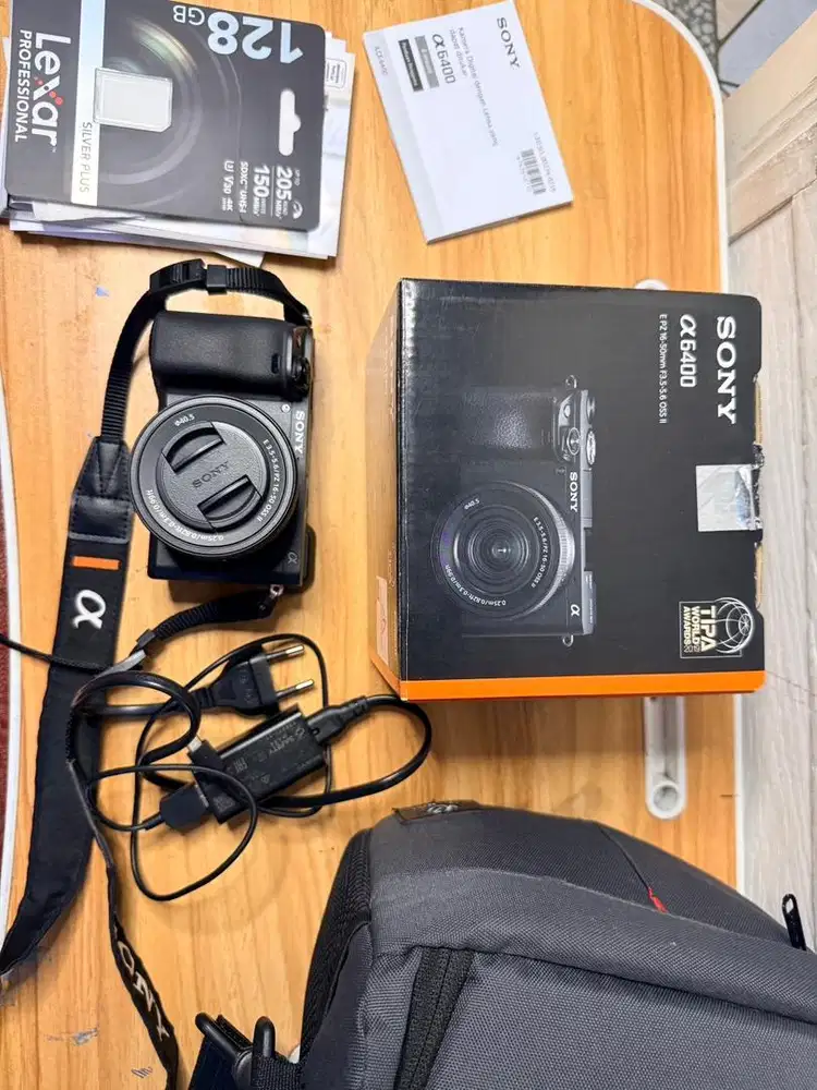 Kamera Sony Alpha 6400 + Lens Kit standar