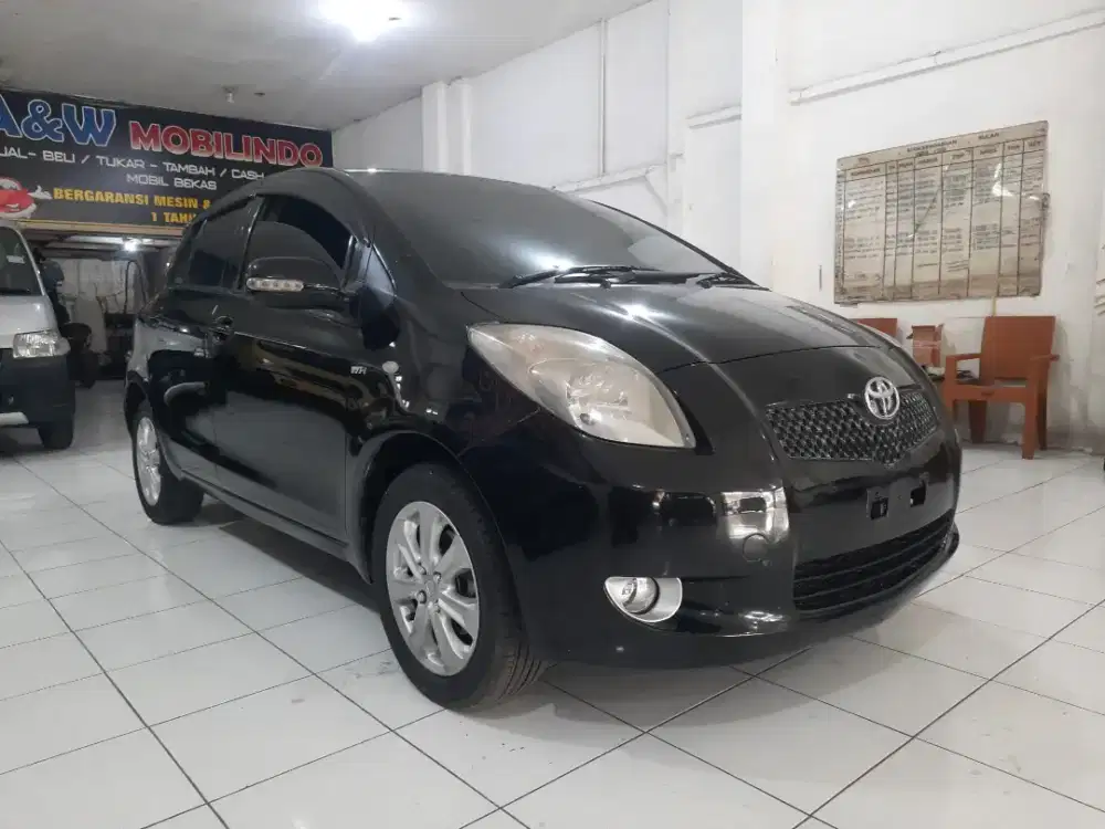 TOYOTA YARIS E MATIC 2006 HITAM