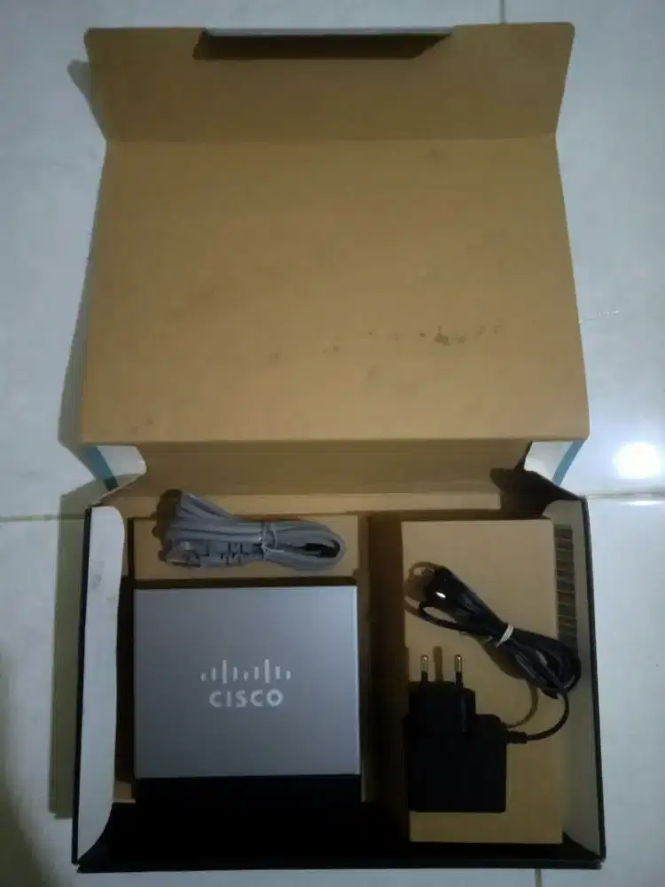 HUB Switch Cisco SF100D-08 (8 port)