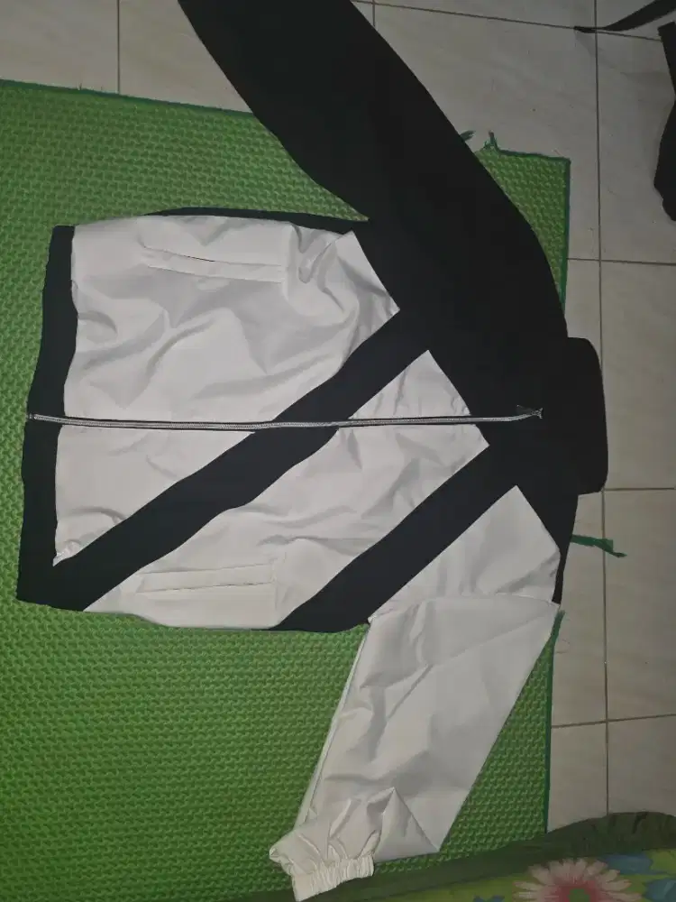 Jaket adidas ukuran M