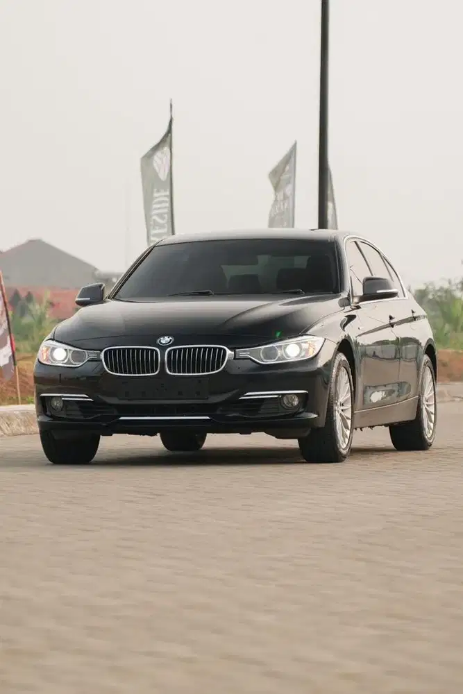 BMW 320i Luxury 2015 F30