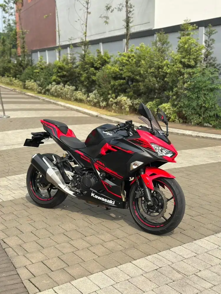 Jual motor kesayangan kawasaki ninja 250 ABS SE LIKE NEW