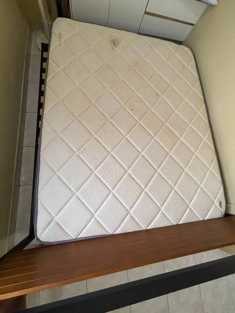 *JUAL CEPAT 1 SET KASUR + DIPAN*150000000