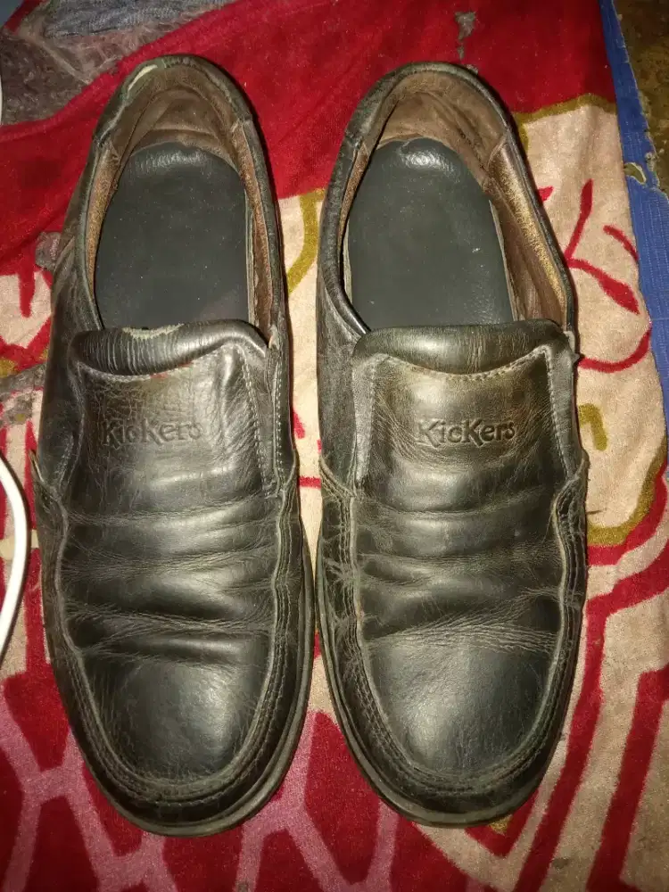 Sepatu kulit merk kikers uk .42