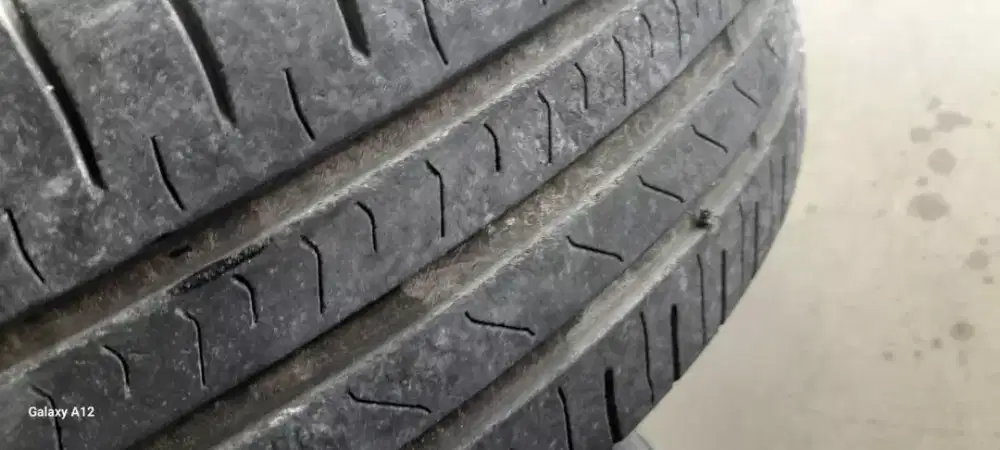 Ban mobil bridstun 215/55/17 nik 2019 velg cuma utk pegangan ban
