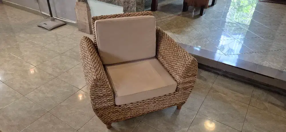Dua Kursi Rotan