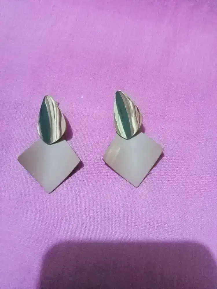 Anting Wanita di Jual Murah Masih Baru