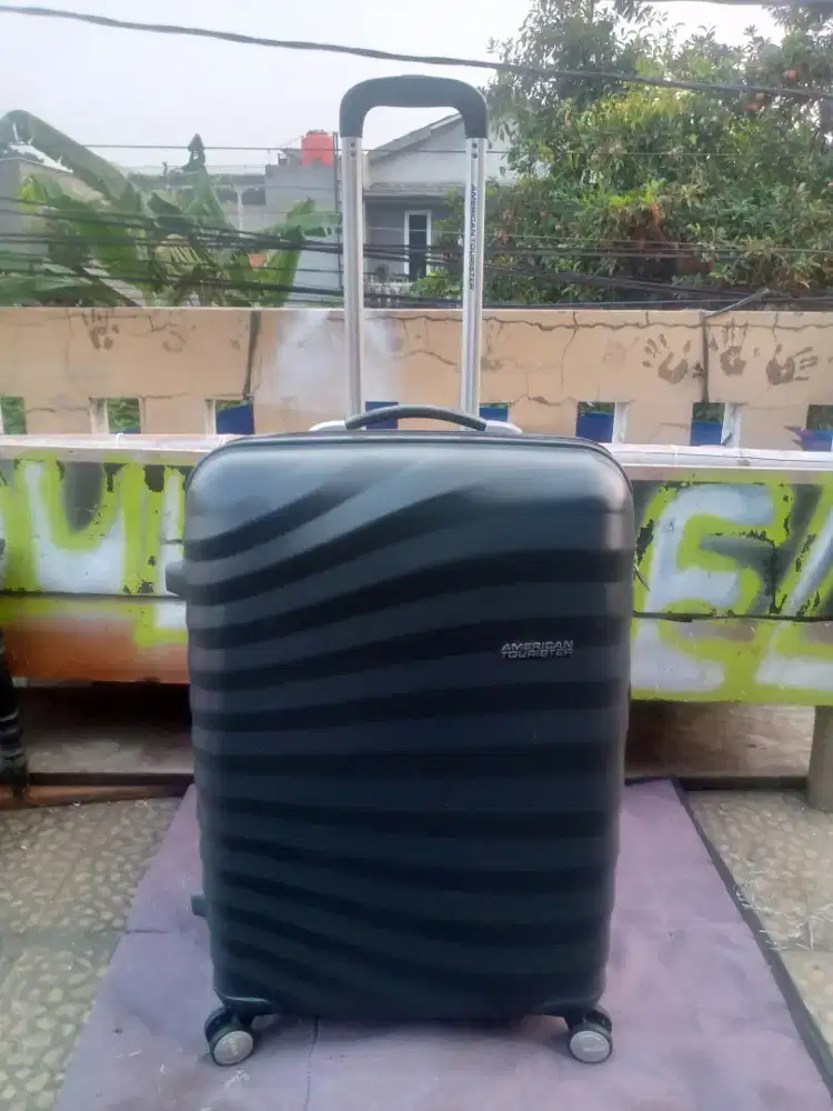 American TOURISTER by Samsonite size 27inch