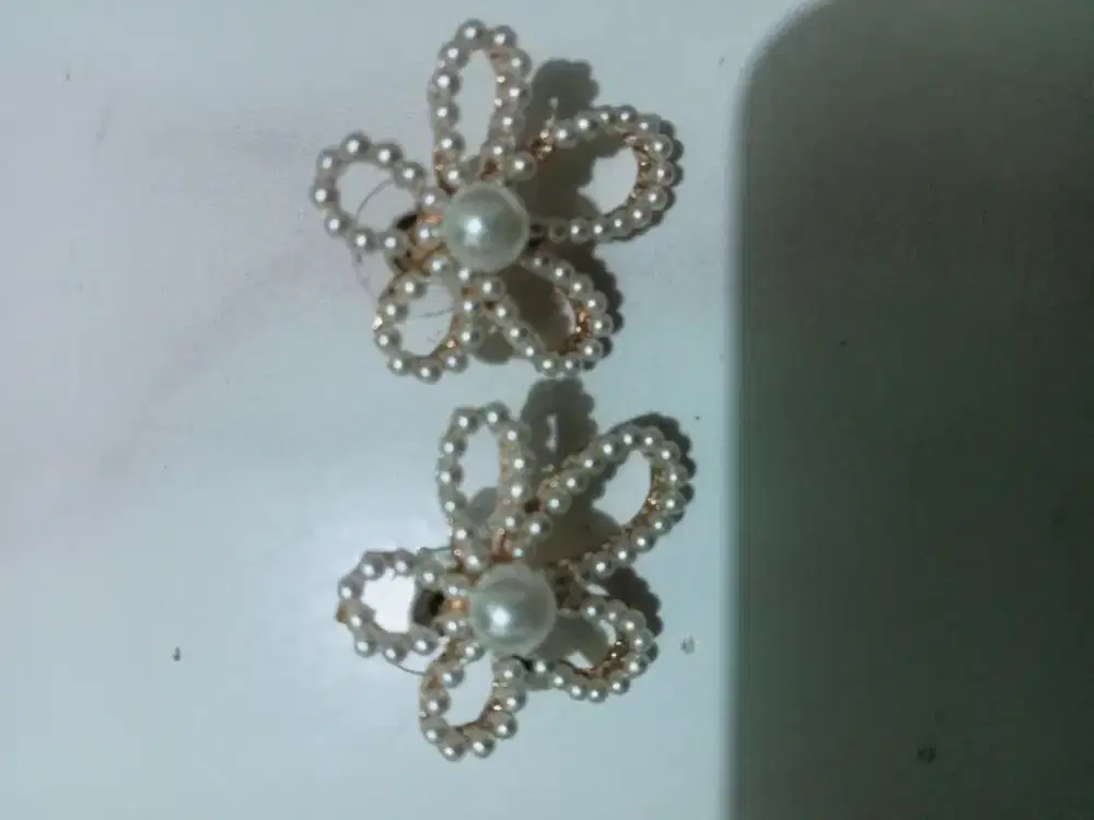 Anting wanita Dijual Murah Meriah Masih Baru