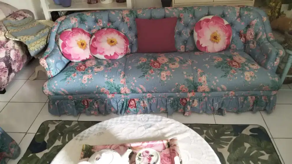 Set Sofa & Kursi Ruang Tamu Gaya Shabby Chic / Vintage Blue Floral
