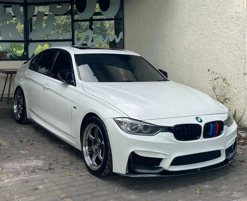 BMW 328i 2012 Bensin