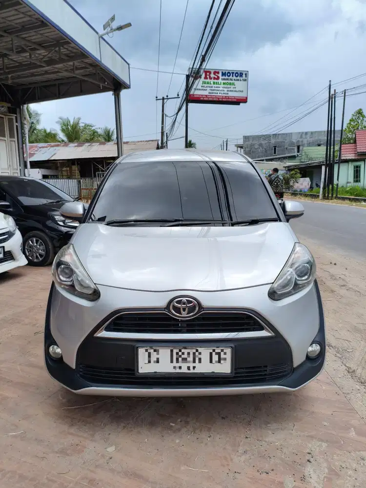 TOYOTA SIENTA 1.5 G M/T