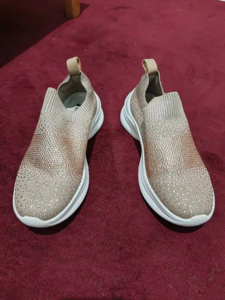 Sepatu Staccato Women walk