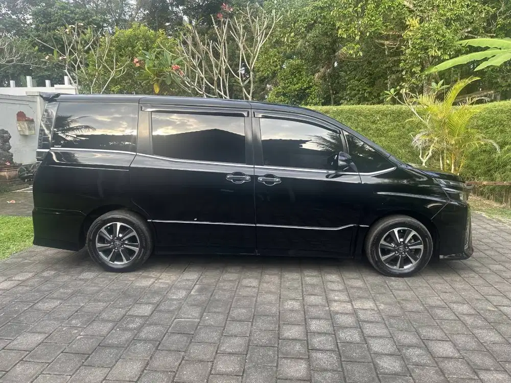 TOYOTA VOXY 2020 - Thumbnail 2