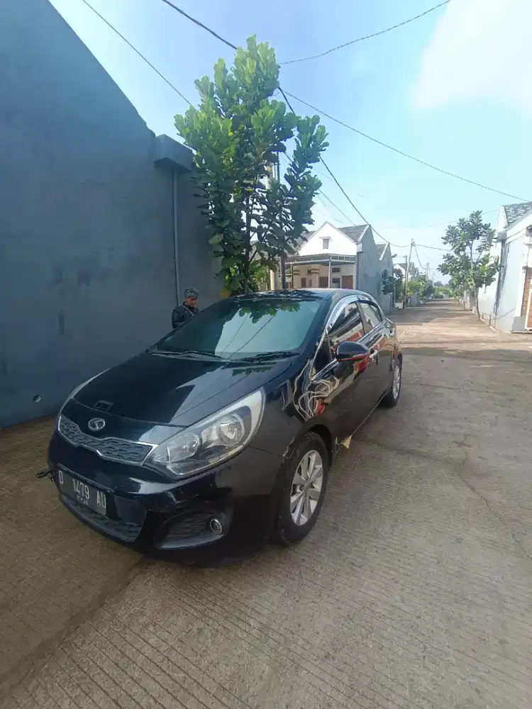 KIA NEW RIO SE 1.4 M/T 2012 Hitam - Pajak sampai 2026 - Plat D Bandung