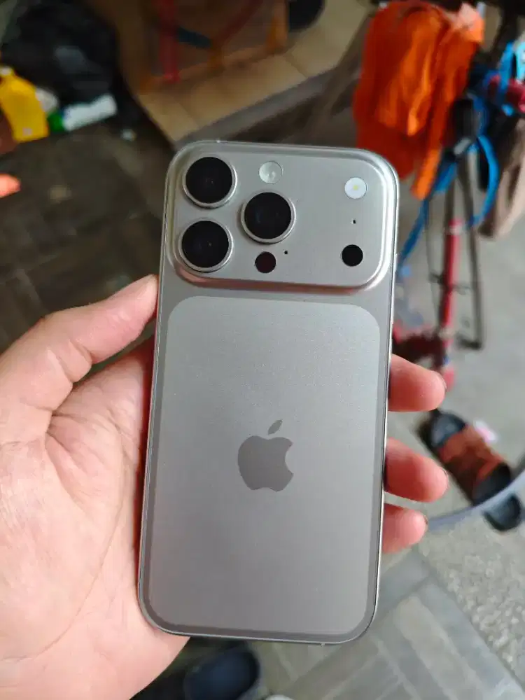 Iphone 16 pro 256 Ibox TT or BT butuh kembalian