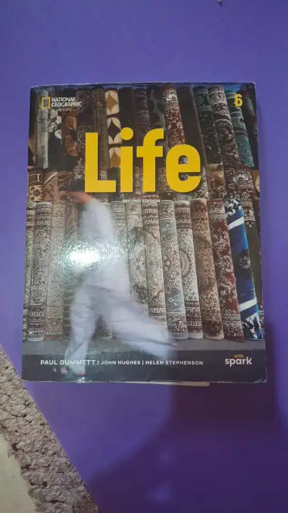 Buku LIFE American English second edition