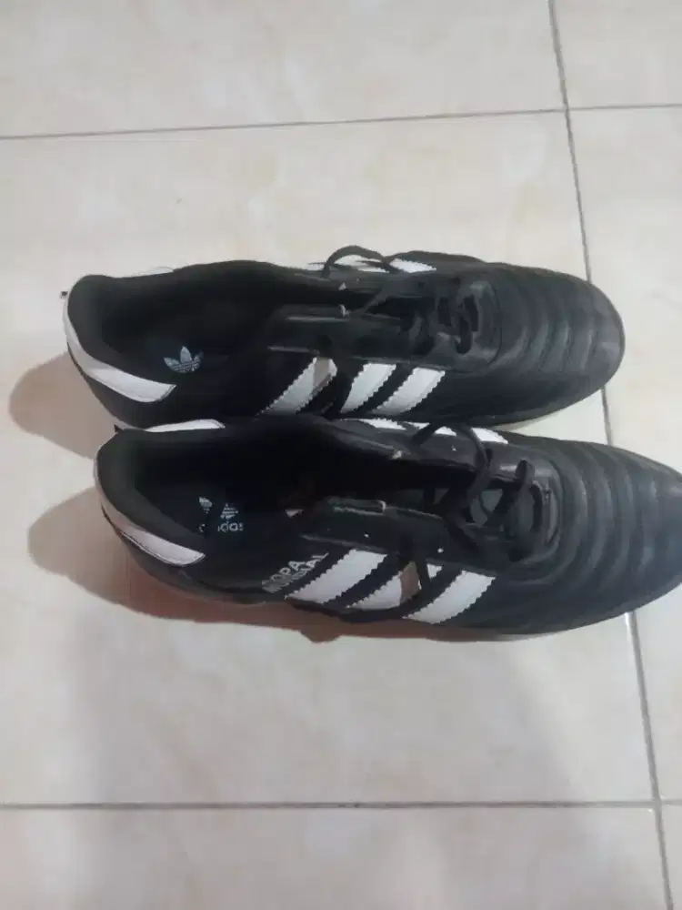 Dijual sepatu bola mini soccer size 43 msh baru