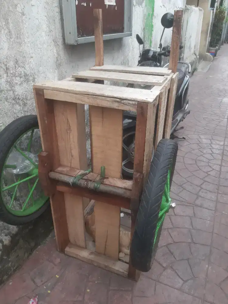Gerobak roda dua bahan kayu