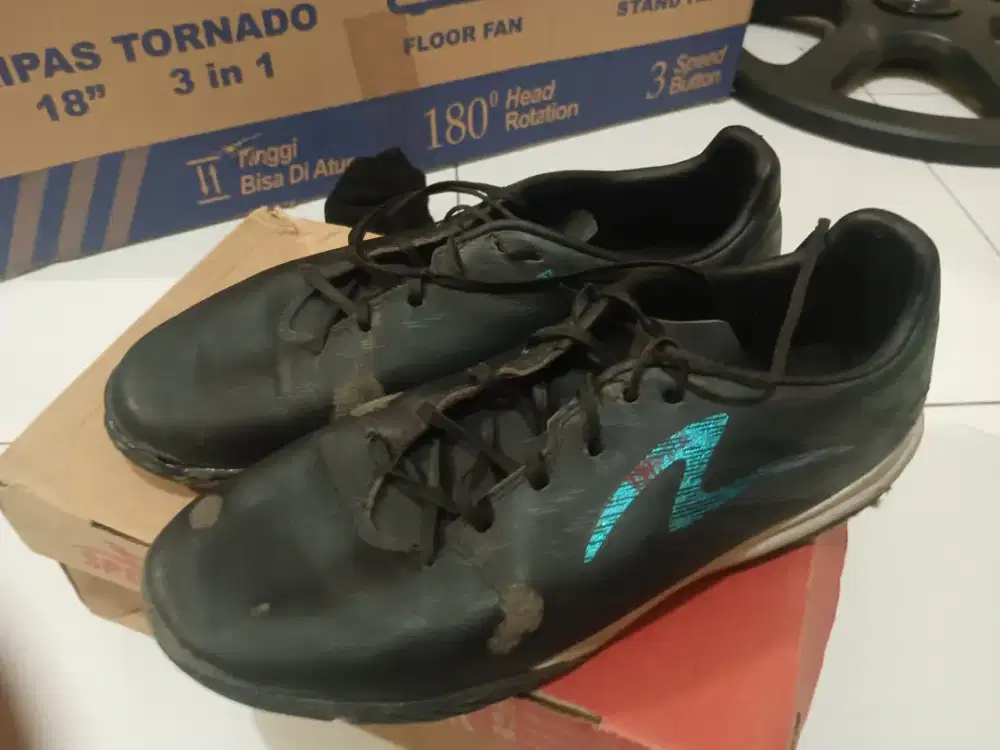 Dijual Sepatu Futsal Merk Specs Ukuran 42