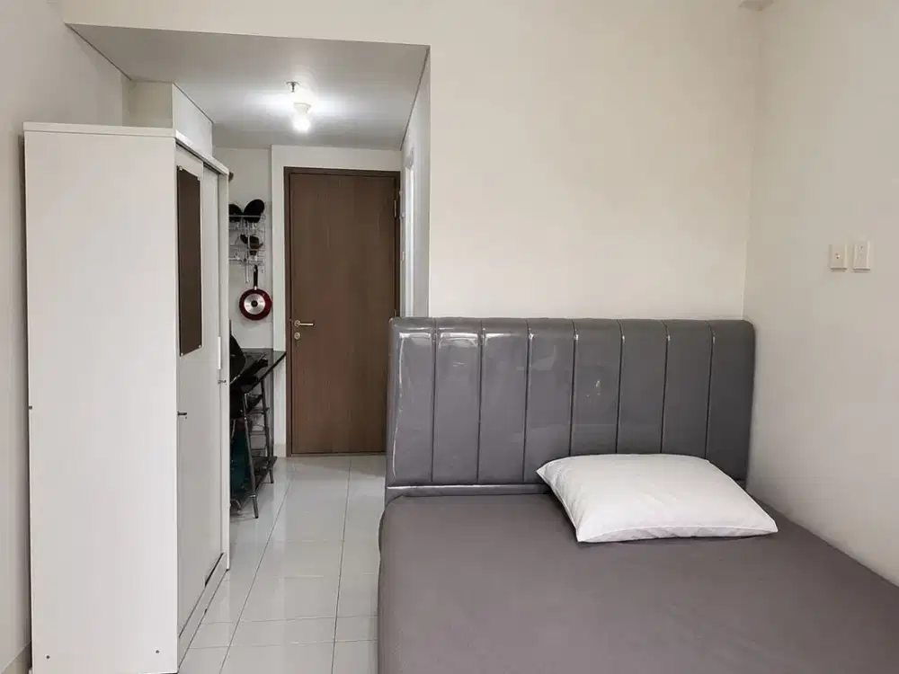 Disewakan Bulanan FREE IPL Apartemen Emerald Bintaro Studio Semi Furnish