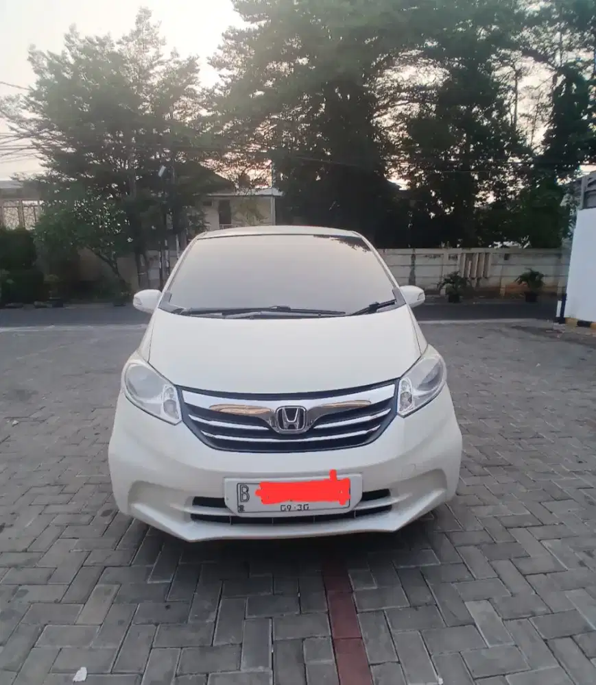 Honda Freed PSD tipe tertinggi 2012 metik facelift