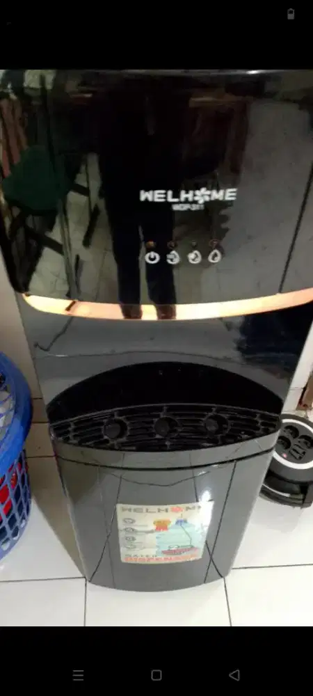 Dijual gabungan 2 TV LED Sharp dan 1 dispenser welhome