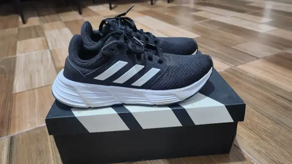 Sepatu adidas running galaxi 6