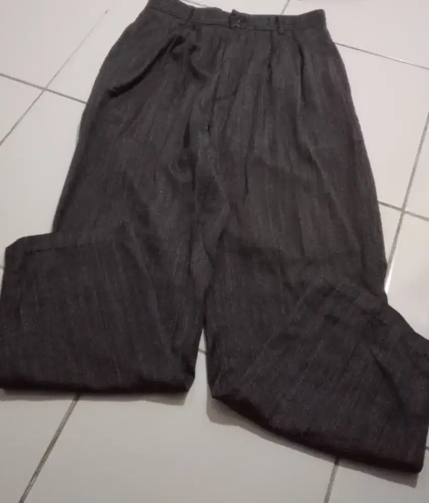 Celana wanita, abu tua