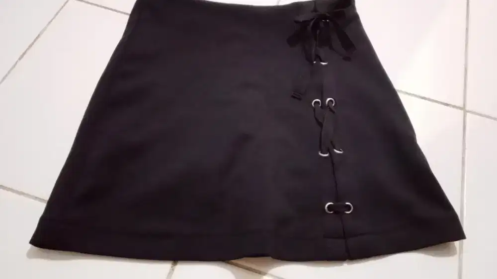 Rokcel wanita (rok, dalamnya ada celana)