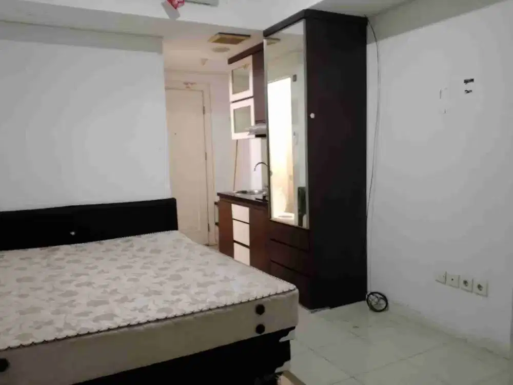 di sewakan  apartemen green lake Sunter tipe studio semi furnished