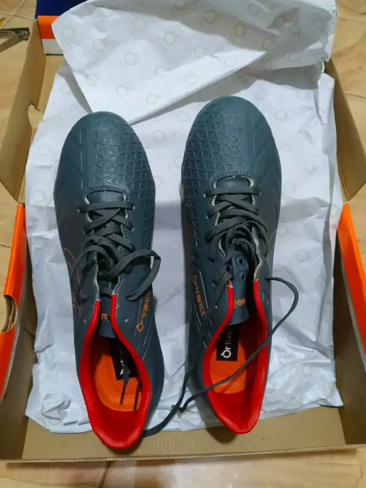 Ortuseight, sepatu mini soccer