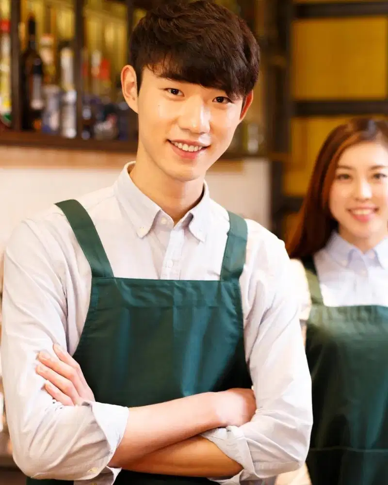 WE’RE HIRING – WAITER / CREW OUTLET