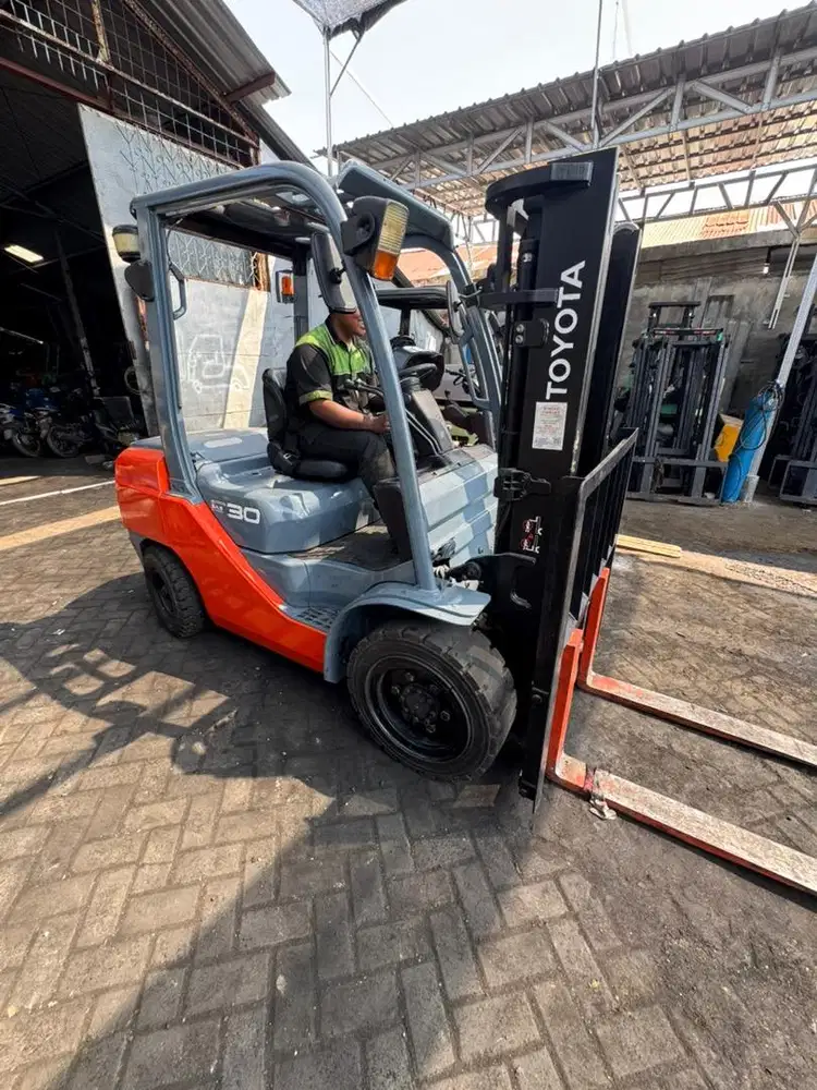 PERSEWAAN FORKLIFT BULANAN HARIAN SURABAYA