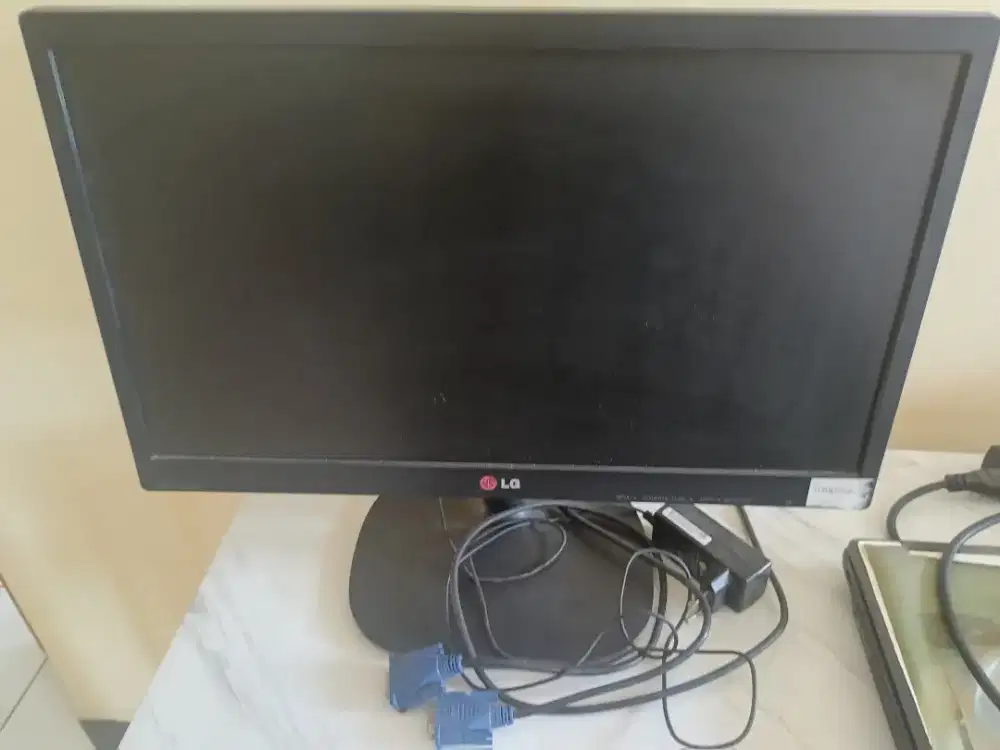 MONITOR LG JADUL KONDISI MULUS TANPA RETAK