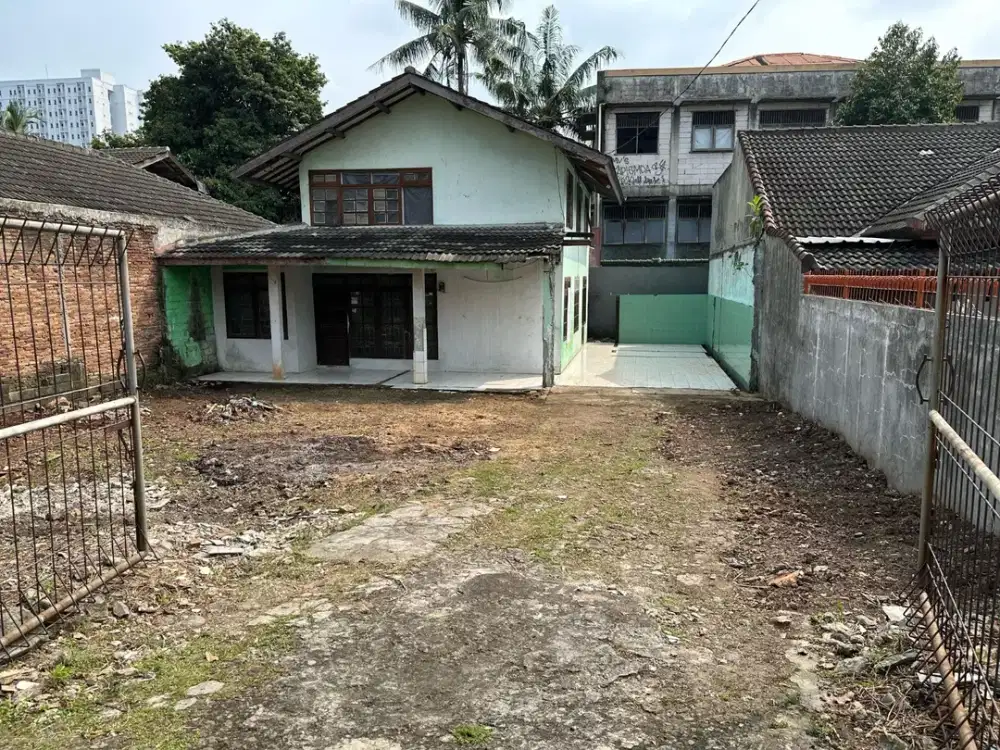 Tanah 330 m² + Bangunan 2 Lantai di Lenteng Agung