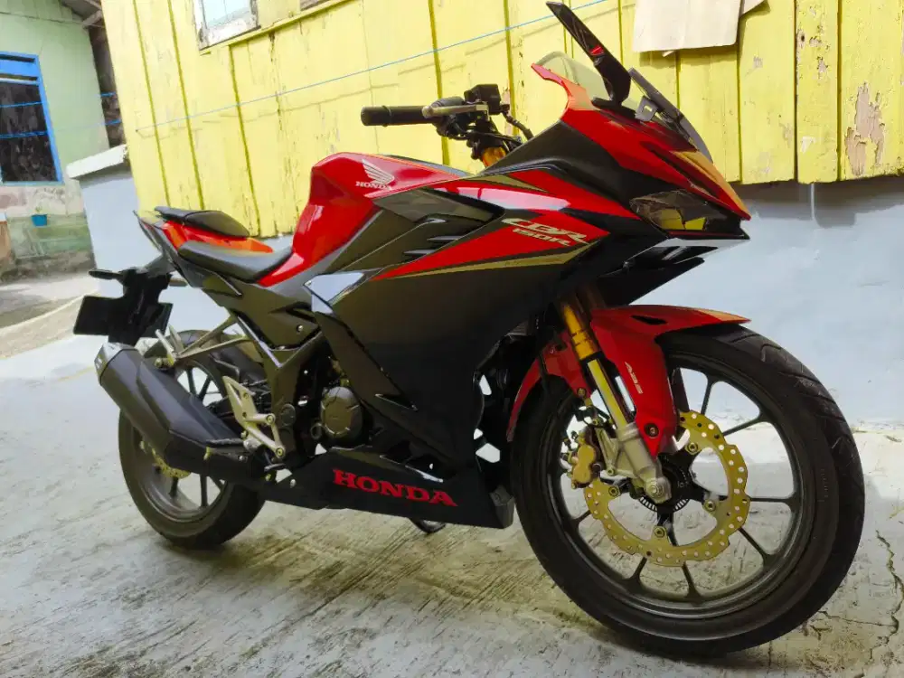 cbr150r ABS masih mulus kilometer rendah