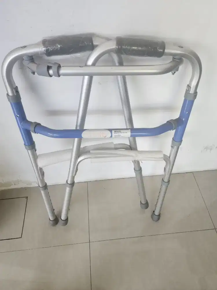 Alat bantu jalan 4 kaki (walking aid)