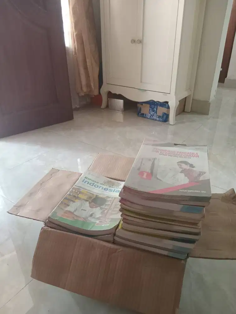 Buku Pelajaran Bekas Kurikulum 2013 ( SMP Kelas 7,8,9 )