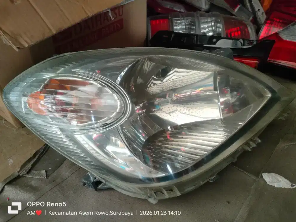 Headlamp Avanza lama